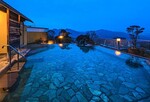 夜の屋上露天風呂「浪漫」.jpg